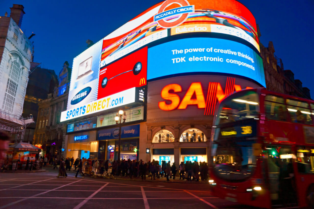 london night economy, london part-time income, london night job opportunities, earn money london evenings, london nightlife income, part-time work london, london night economy jobs, london evening side hustle, london earning streams, nightlife employment london